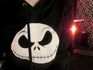 adeelinee on CamSoda