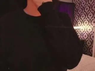 adeelinee on CamSoda