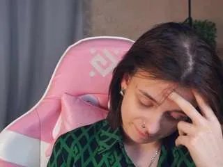 adeladobin on CamSoda