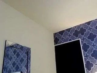 adele-cruzzh on CamSoda