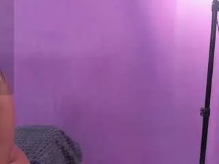 ambersmithx — I wanna bounce my ass on your face ! lets do it bby ! Make me cum [599 tokens remaining]