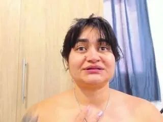 andreitatrujillo22 on CamSoda