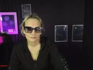 annaqueenmuse on CamSoda