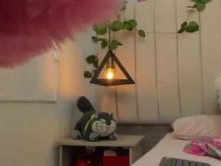 candy-gomez — hey guys neww play me love kiss [444 tokens remaining]