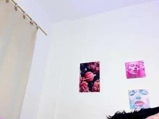 ebony-cutte on CamSoda