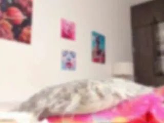 ebony-cutte on CamSoda