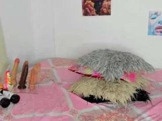 ebony-cutte on CamSoda