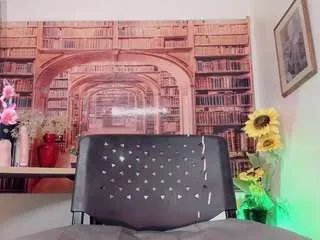 emeli-roushot on CamSoda