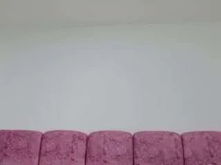 emmacurvy on CamSoda