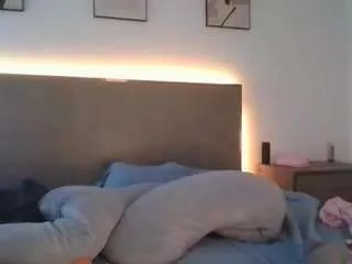 freaknique on CamSoda