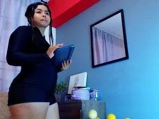 jade-brunnette on CamSoda