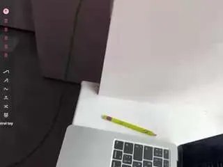 jadwigadeguzman on CamSoda