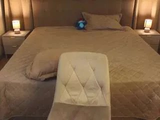 maxinebatlis — FLASH MY BUTTY CLOSE TO CAM [555 tokens remaining]