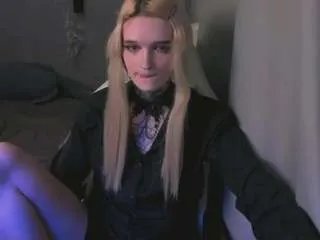 simonarain on CamSoda