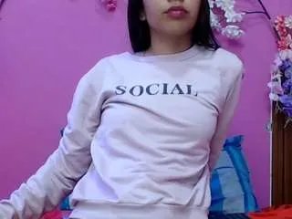 skinnysofia18 on CamSoda