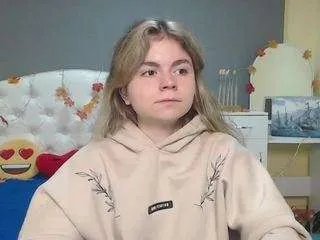 tinaredly on CamSoda