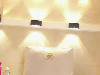 valirya-devote on CamSoda