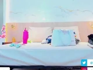 valirya-devote on CamSoda