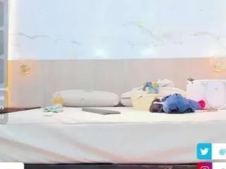 valirya-devote on CamSoda