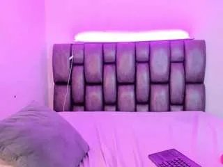 violet-anders on CamSoda