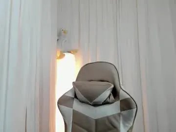 alanakimura_ — GOAL: Show butt [25 tokens remaining] Come to eat my delicious curves #feet #bigass #latina #domi #cum