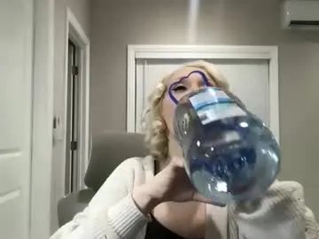 marilynxo7 — naked oil show [2209 tokens remaining]