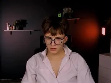 travis_wolf_ on Chaturbate