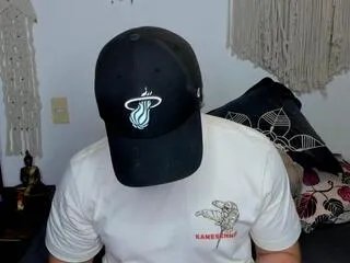 aaron_bain on Flirt4Free