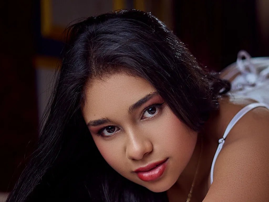 AnnieMuler — I like to provoke with looks and attitude, play with seduction and let the conversation rise in intensity little by little. I enjoy flirting, complicity, spicy talks and attention well given. I'm excited by open minds, wordplay, real chemistry...