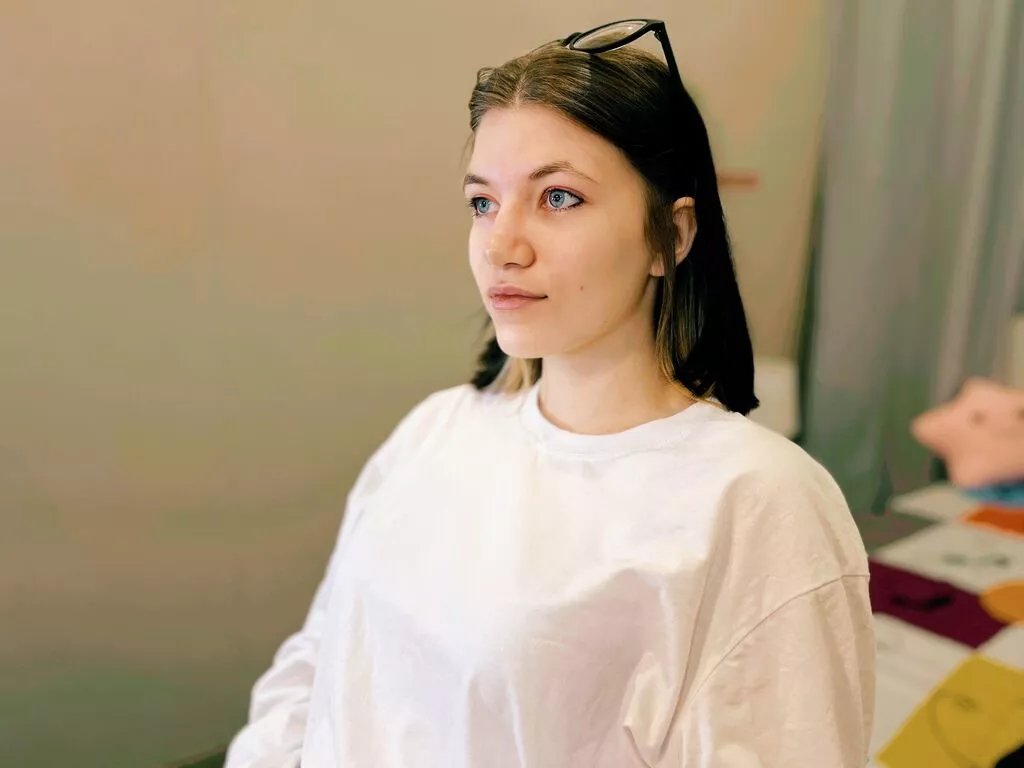 CathyBarnes — I love to walk, get acquainted with new people, long conversations and dances!