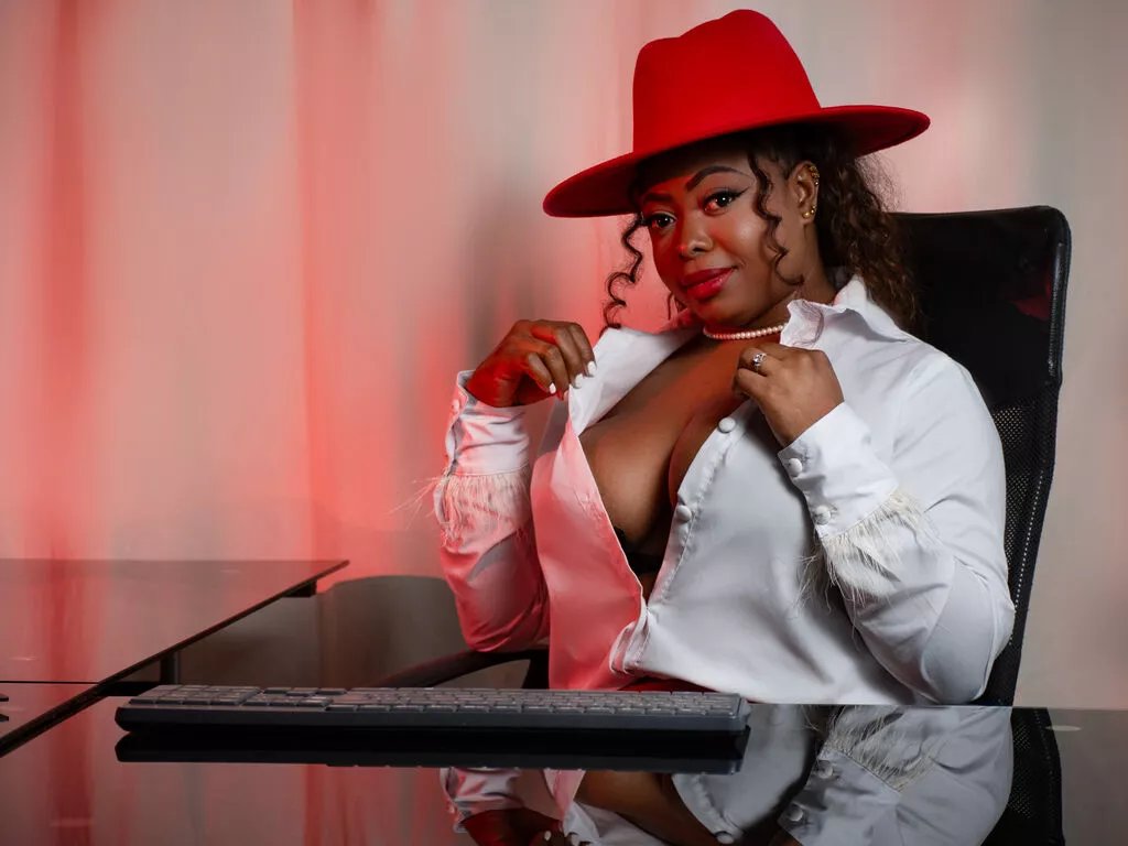 CharlotSander — llove intelligent
conversations, sensuality, elegance, a lot of exclusivity.
Passion runs through my veins, 1 really enjoy when you make my body vibrate, that excites me so much