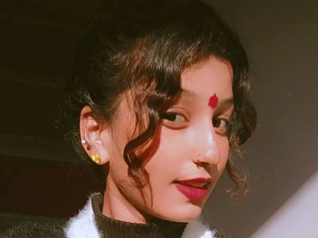 DiaQuin — I am foodie but ofcourse you will not say after looking at me. I am sugar lover. Love pastries and ice-creams. Like to travel a lot but never been outside of India but hey i am just 18 and life has just started.