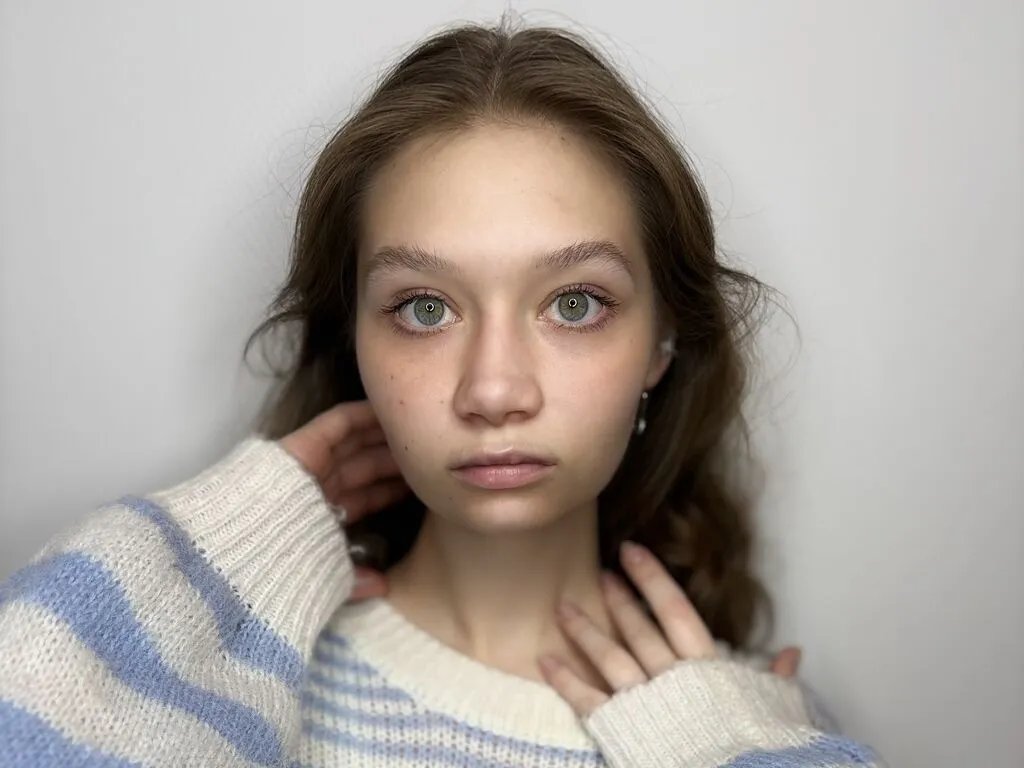 EmogeneZiad — My elements are dancing and fun parties. Ready to light up the dance floor, the club, or just my kitchen while cooking dinner. My energy is contagious, I promise!