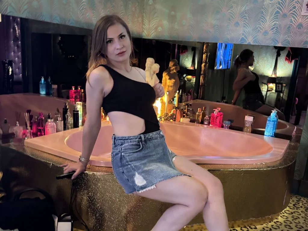 IsaEthan — I like a lot to get a good conversation, adventure, art, read books! But expectially i like to be spoild!