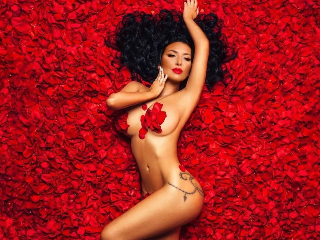 KendraLoren — Prepare your heart to be melted and your mind to be charmed! Model of the year winner, I am refined, elegant, powerful and seductive... I am Every man's dream, I am your Goddess of LOVE with seductive curves to worship! In the world of DESIRE...