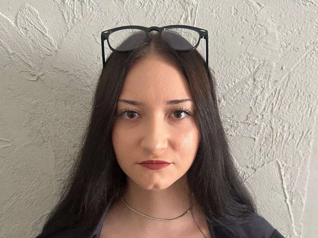 LessyLuiz — I love attention, slow teasing, deep eye contact, and making someone feel truly special 
I enjoy meaningful connection and intimate private moments 