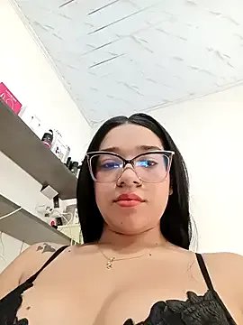 -VICKKY on StripChat