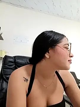 -VICKKY on StripChat