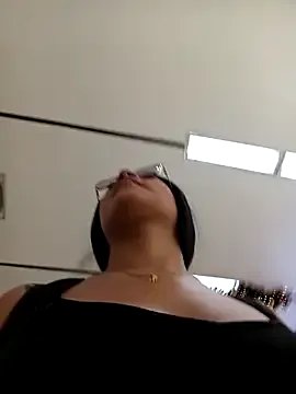 -VICKKY on StripChat