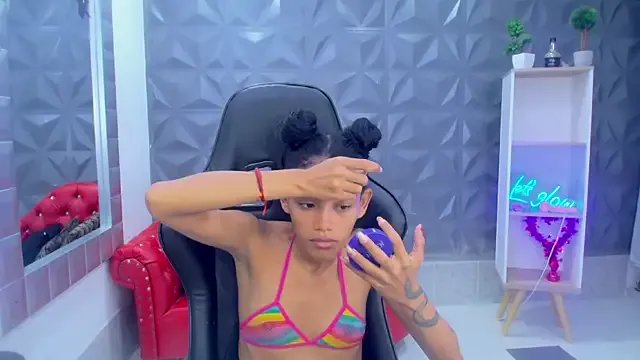 adisson_petite1 on StripChat