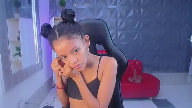 adisson_petite1 on StripChat