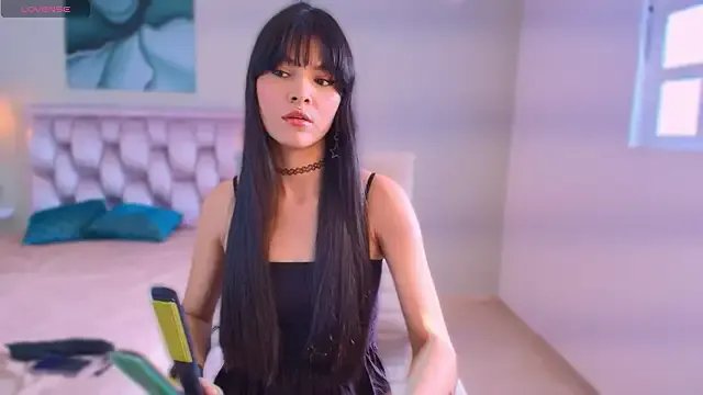 aisha_sakina — Show my ass in a thong, move it slow