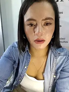 ALEJA__22 on StripChat