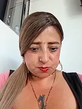 AlexadraJones3453 — Tetas al aire libre +saliva