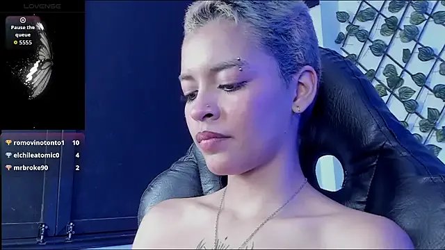 Anny_Kiitty on StripChat