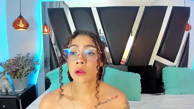 antonelllepiercee on StripChat