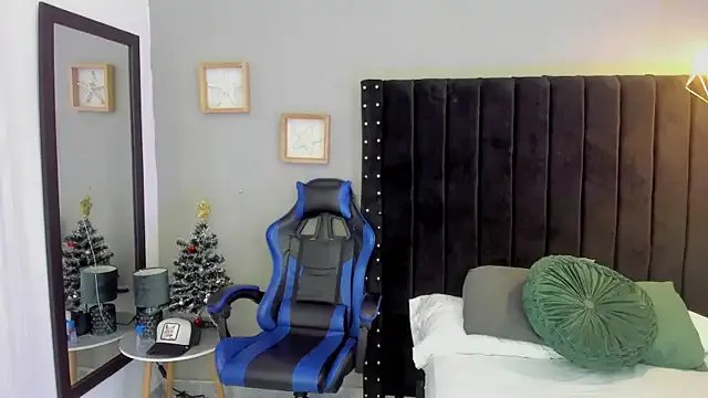 Bryan_robayo5 on StripChat