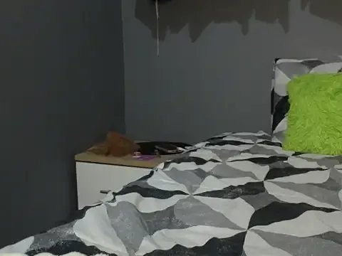 CandySlender18 on StripChat