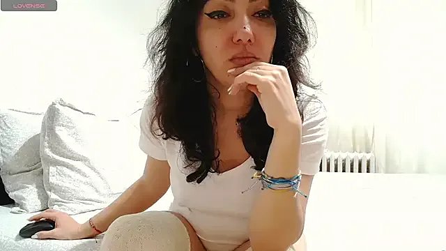 CharmingWitchy on StripChat