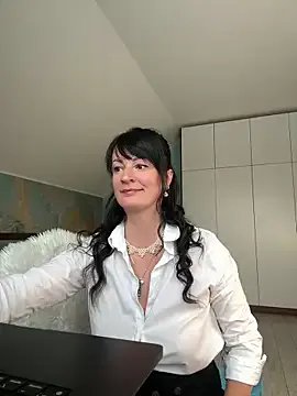 CherryCherry03 on StripChat